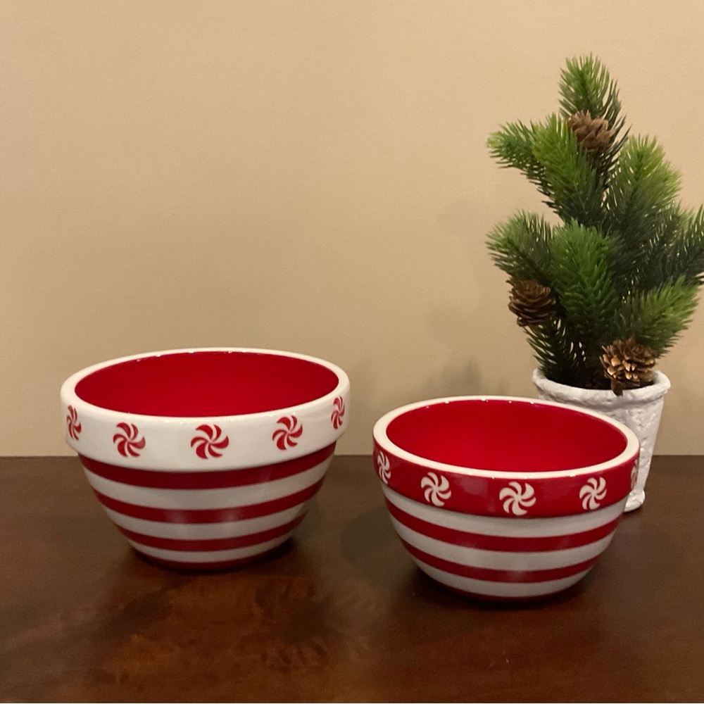2 NWOT Small Christmas Themed Bowls 🎄